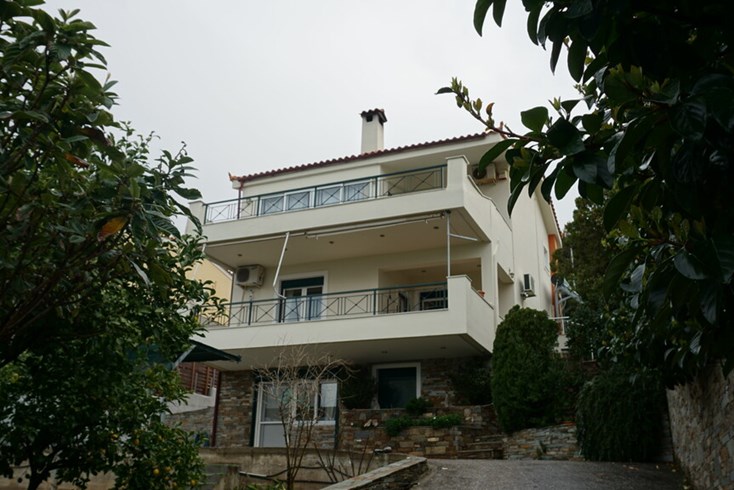 Realty photo 2