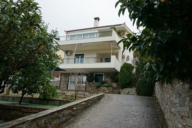 Realty photo 3