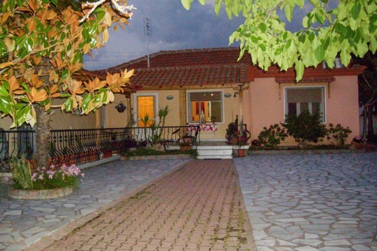 Realty photo 1