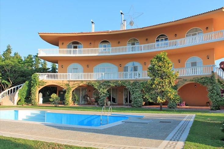 Realty photo 1