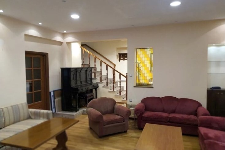 Realty photo 3