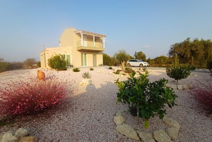 Realty photo 2
