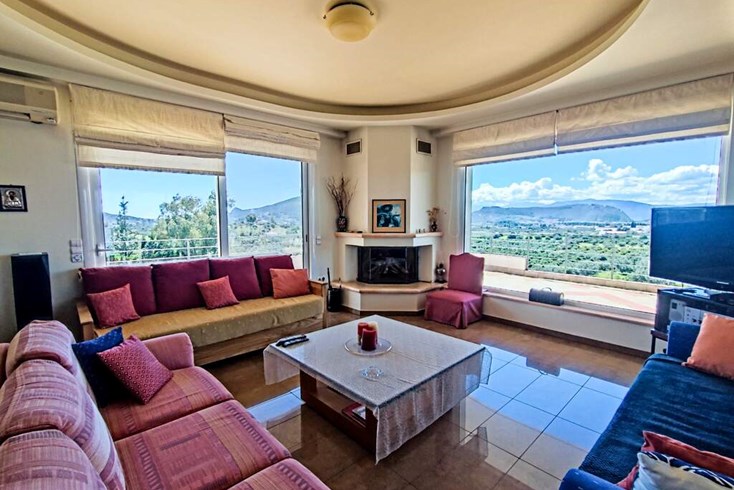 Realty photo 1