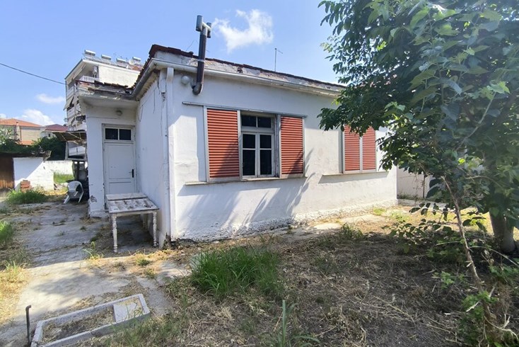 Realty photo 1