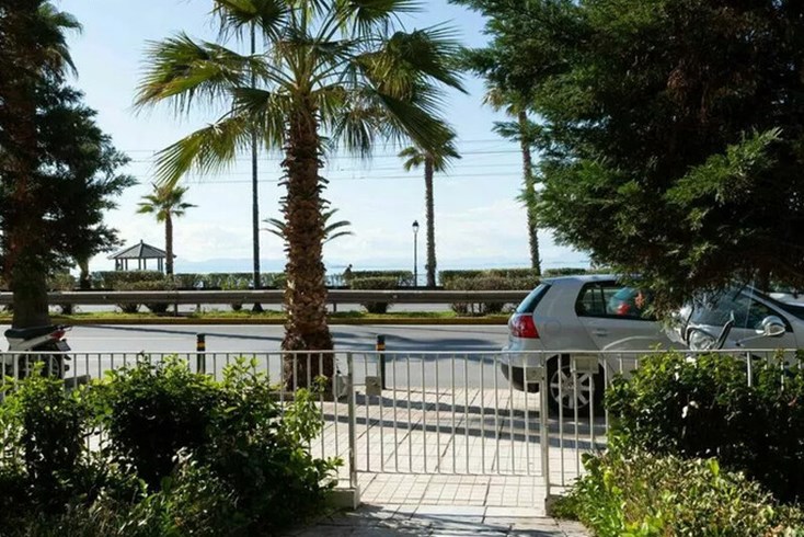Realty photo 2