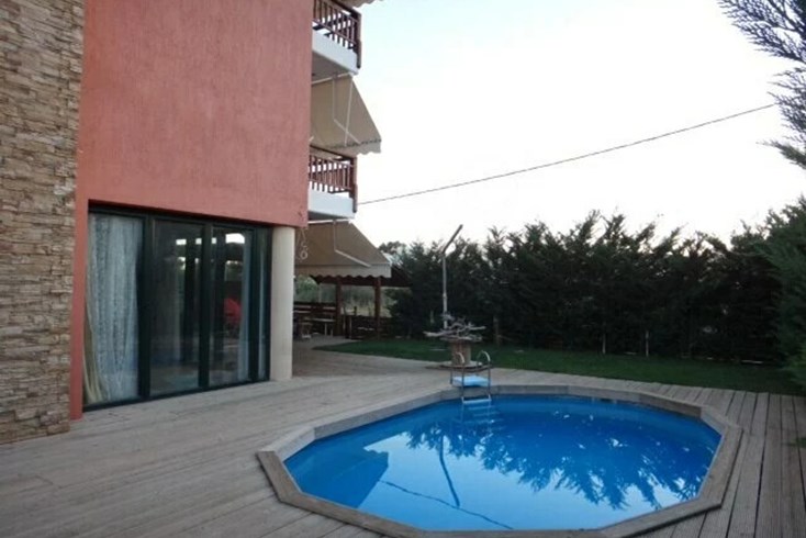 Realty photo 2