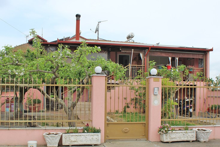 Realty photo 1