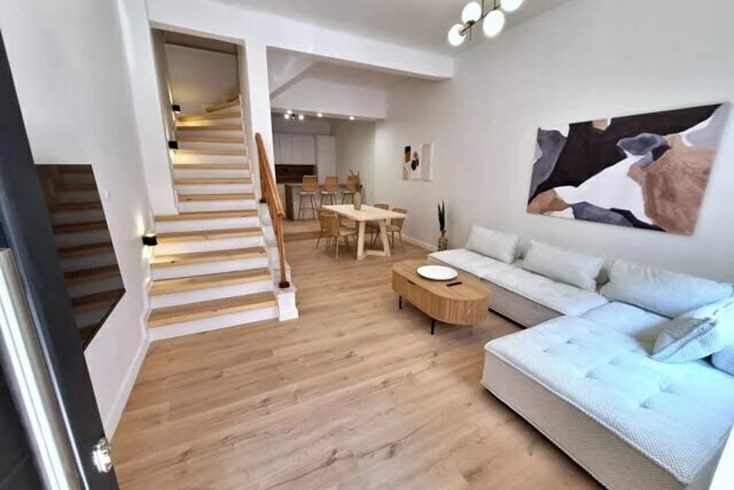 Realty photo 1