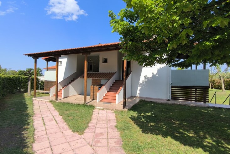 Realty photo 1