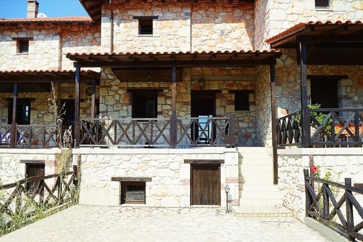Realty photo 1