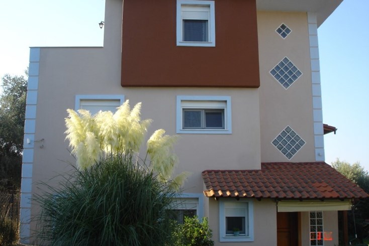 Realty photo 1