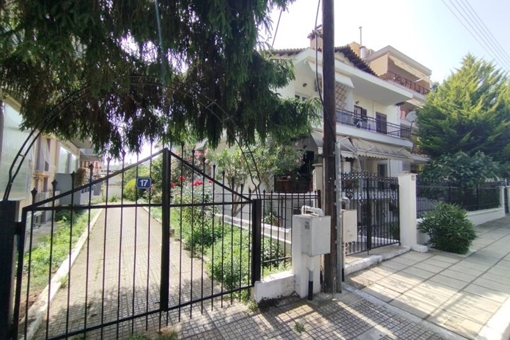 Realty photo 1