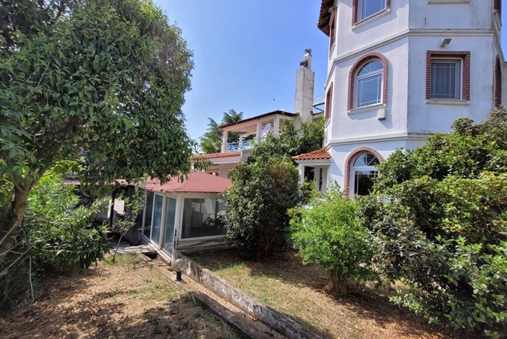 Realty photo 2