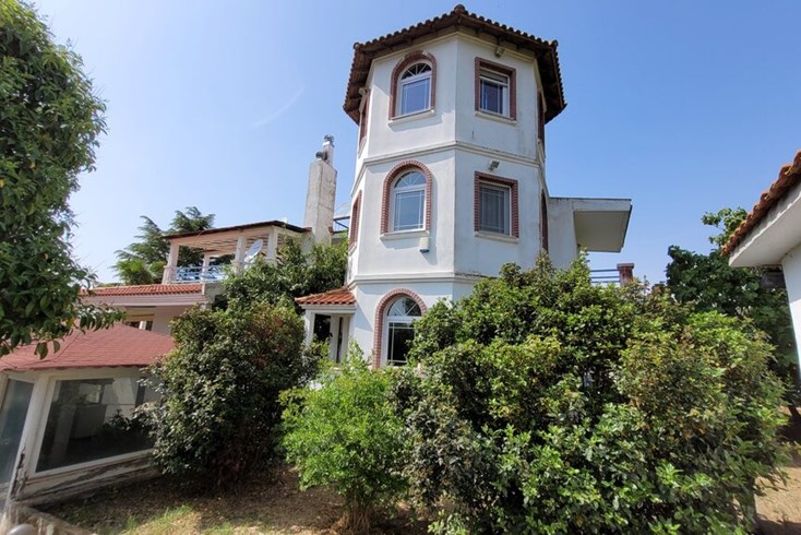 Realty photo 1