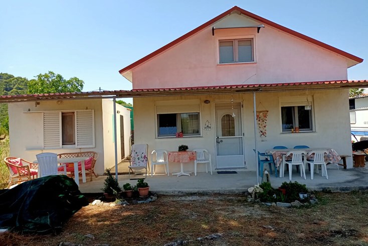 Realty photo 2