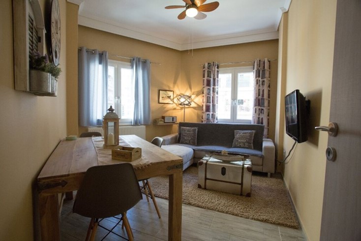 Realty photo 1