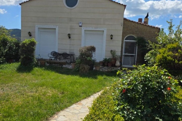 Realty photo 2