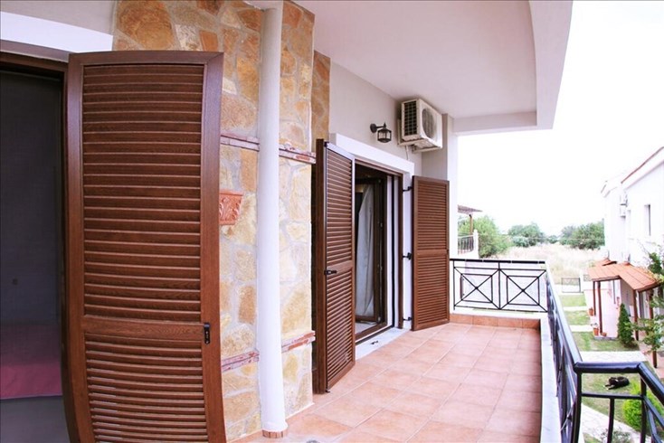 Realty photo 1