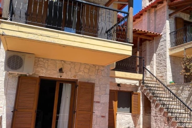Realty photo 1