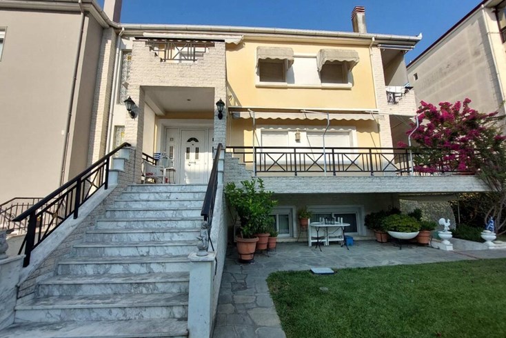Realty photo 2