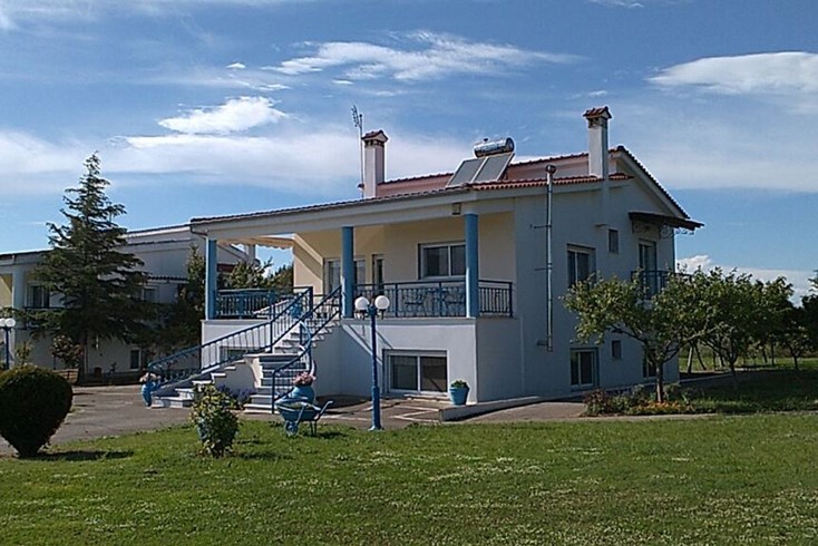 Realty photo 1