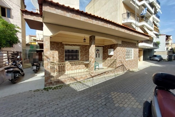Realty photo 1
