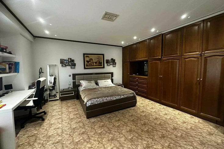Realty photo 3