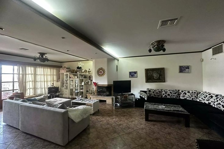 Realty photo 1