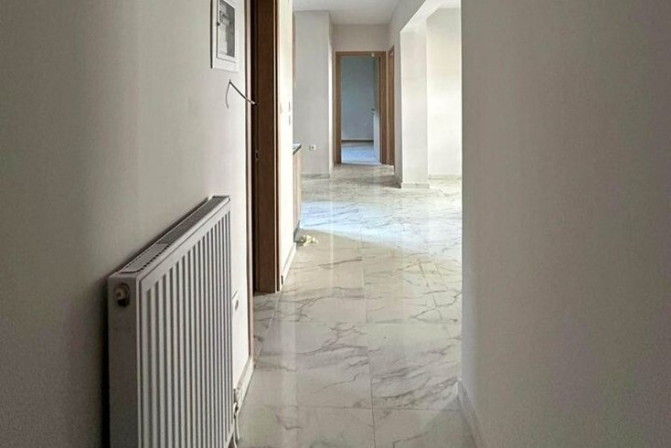 Realty photo 1