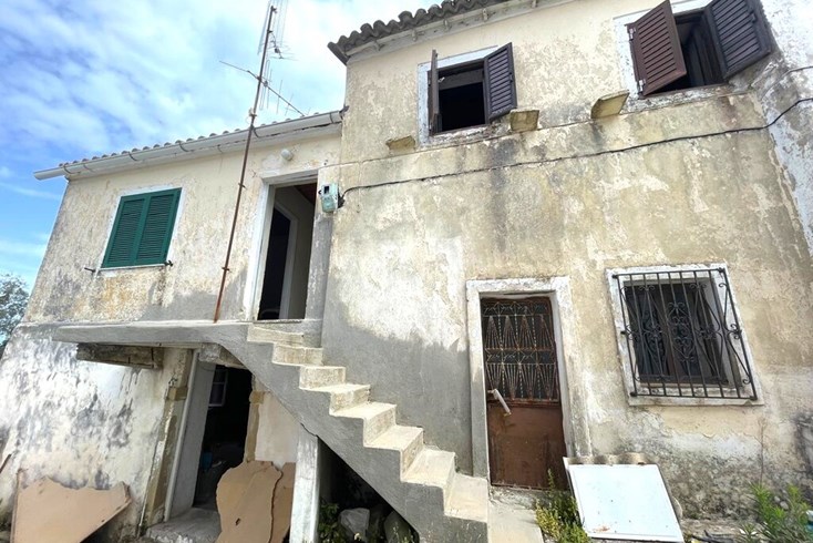 Realty photo 1