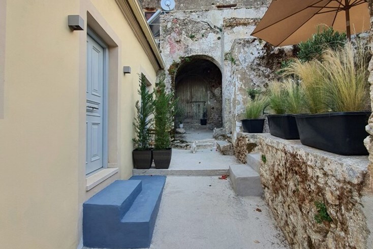 Realty photo 1