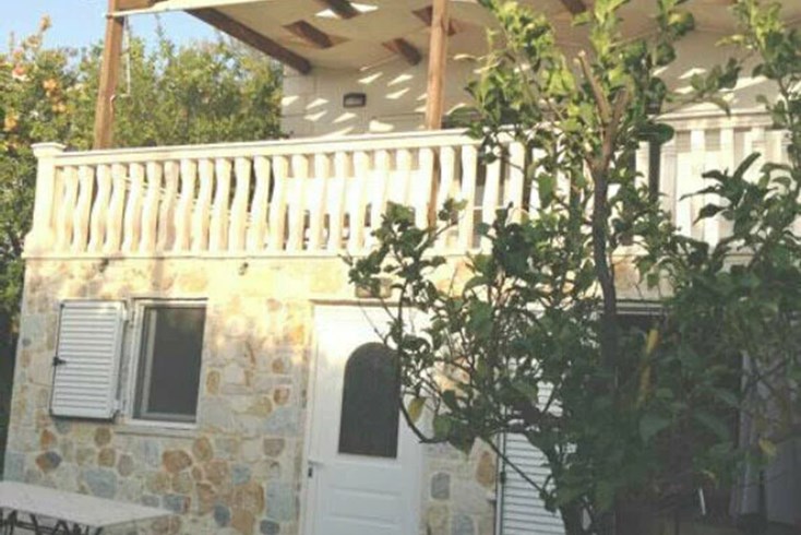 Realty photo 1