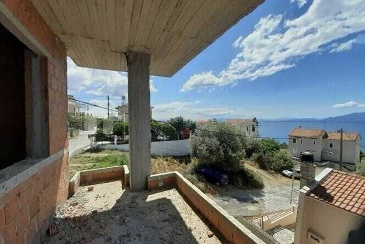 Realty photo 1