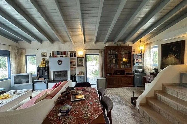 Realty photo 3