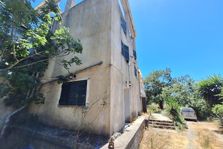 Realty photo 2