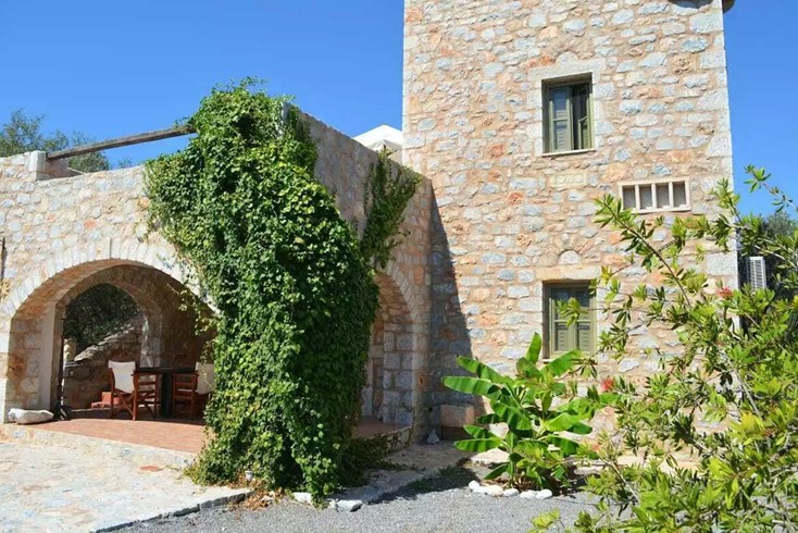 Realty photo 1
