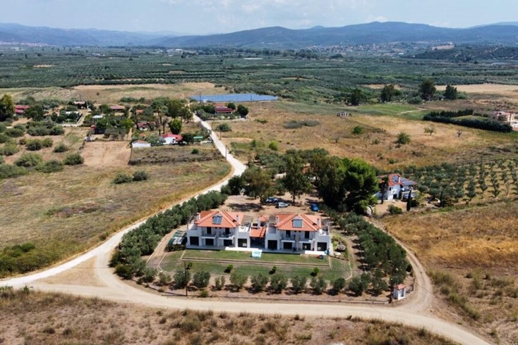 Realty photo 1
