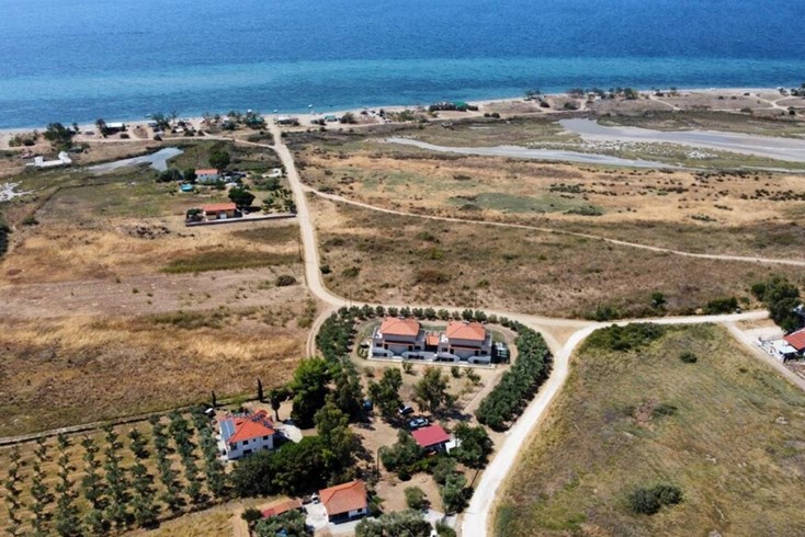 Realty photo 3