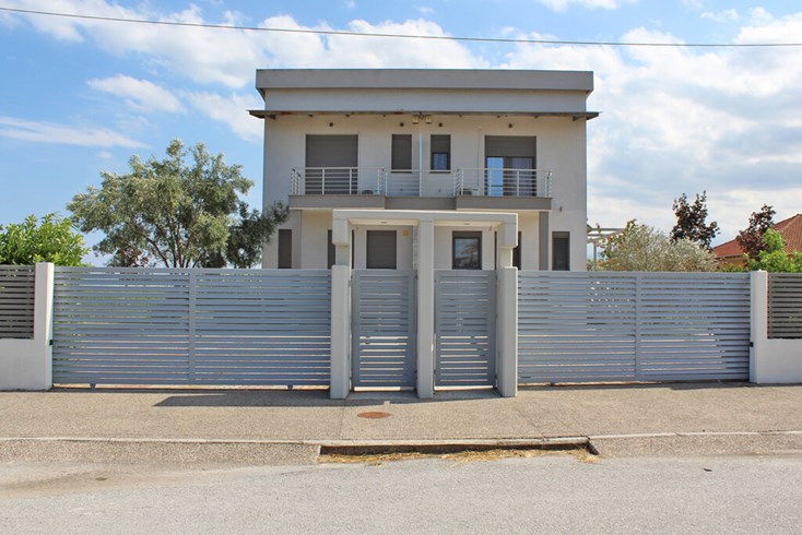 Realty photo 1