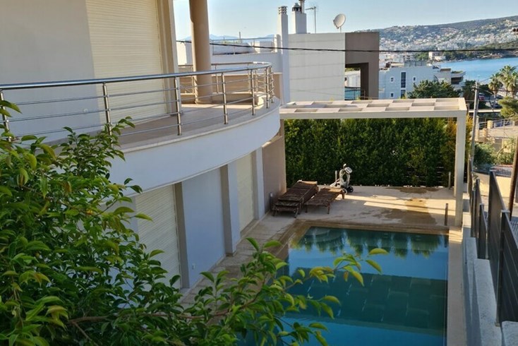 Realty photo 2