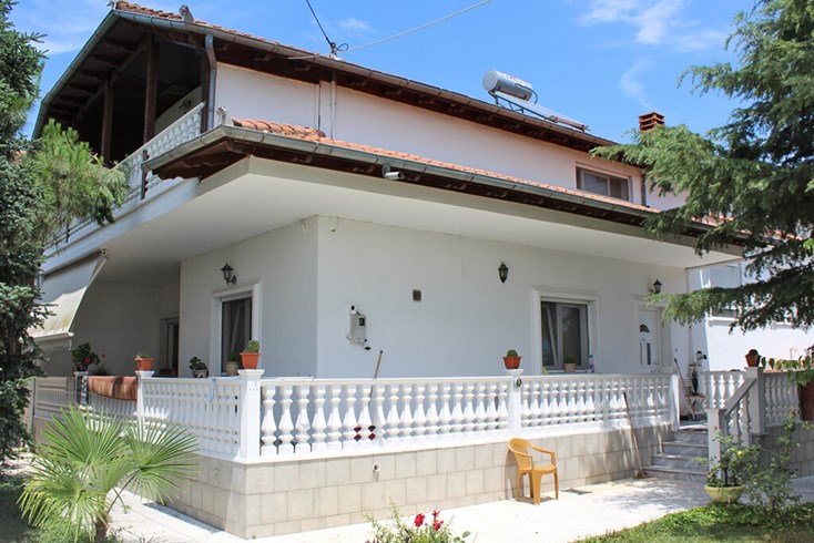 Realty photo 1