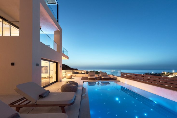 Realty photo 1