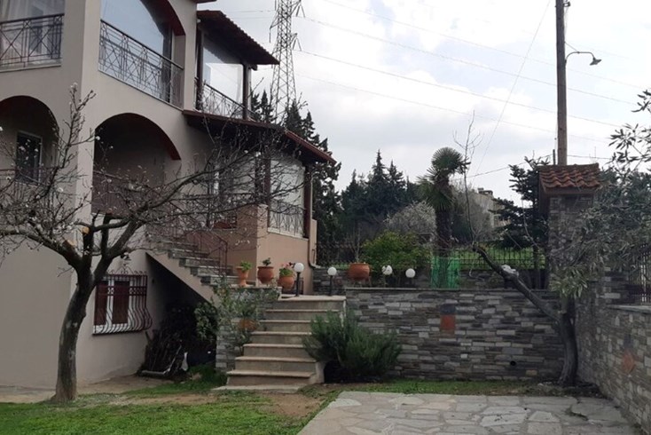 Realty photo 2