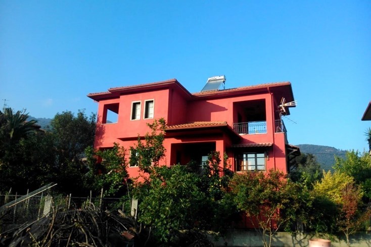 Realty photo 1