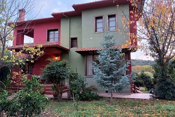 Realty photo 2
