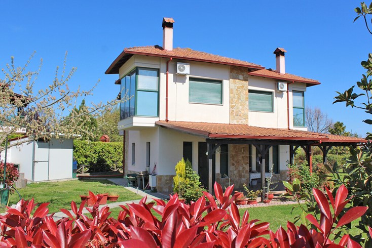 Realty photo 1