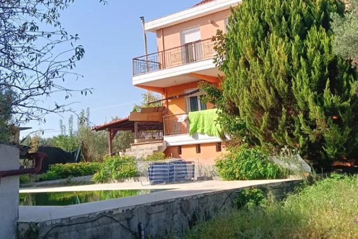 Realty photo 1