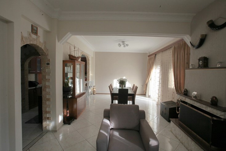 Realty photo 2