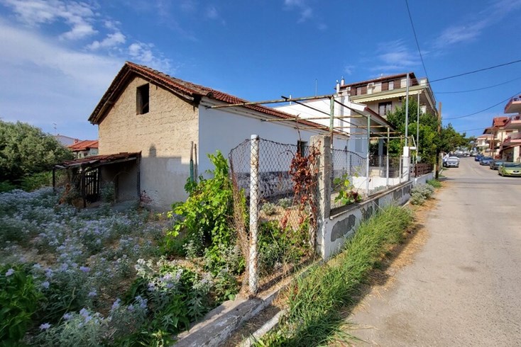 Realty photo 1