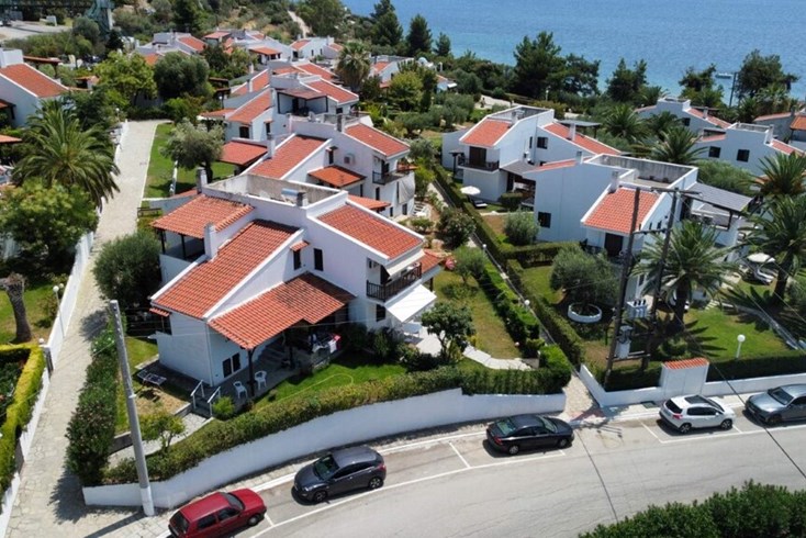 Realty photo 2